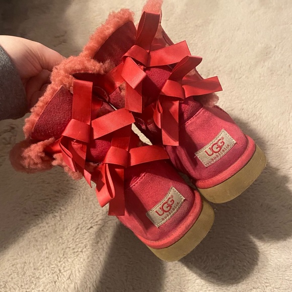 UGG Australia Hot Pink Bailey II Bow Boots Big Kids Sz 6 Shearling Suede Barbie - Picture 1 of 10